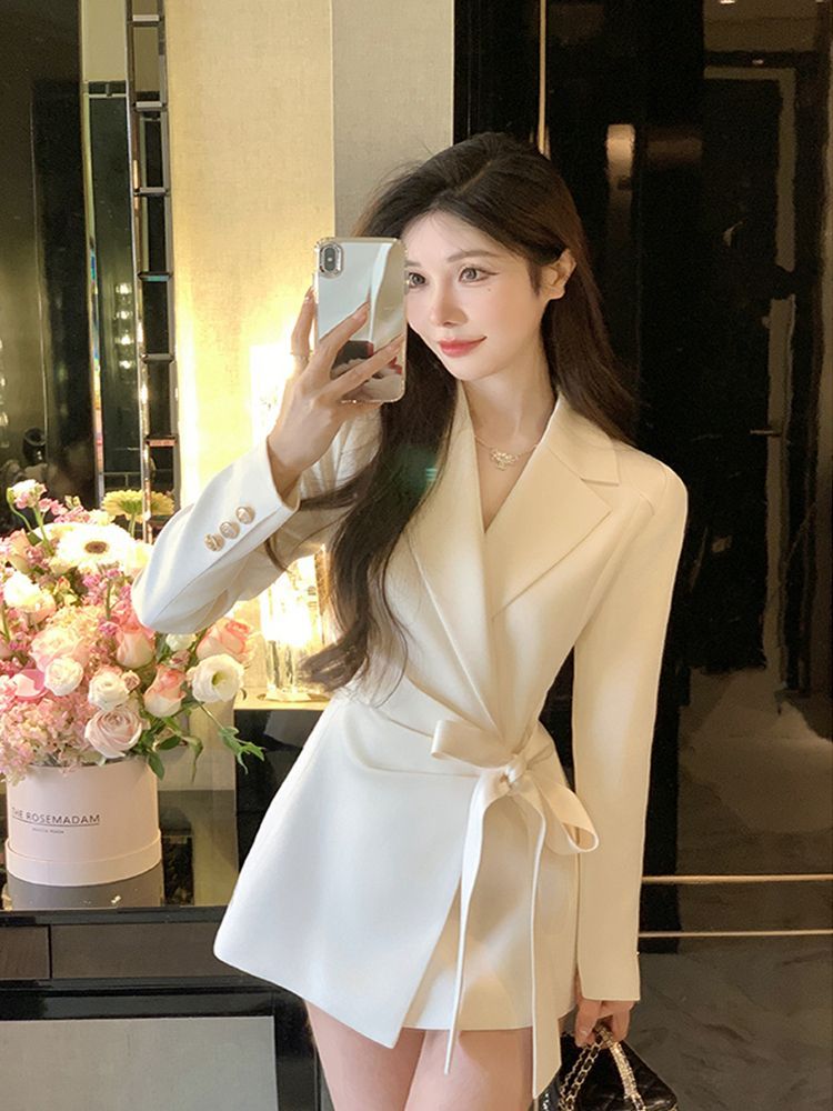جاكيت نسائي جديد لخريف 2026 بت - مراجعة Corset Waist Cinch وسعره